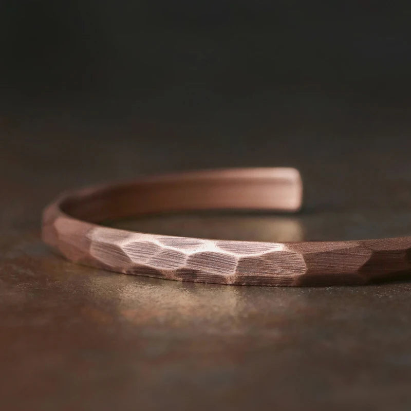 Brazalete Forjado Viking en Cobre Puro