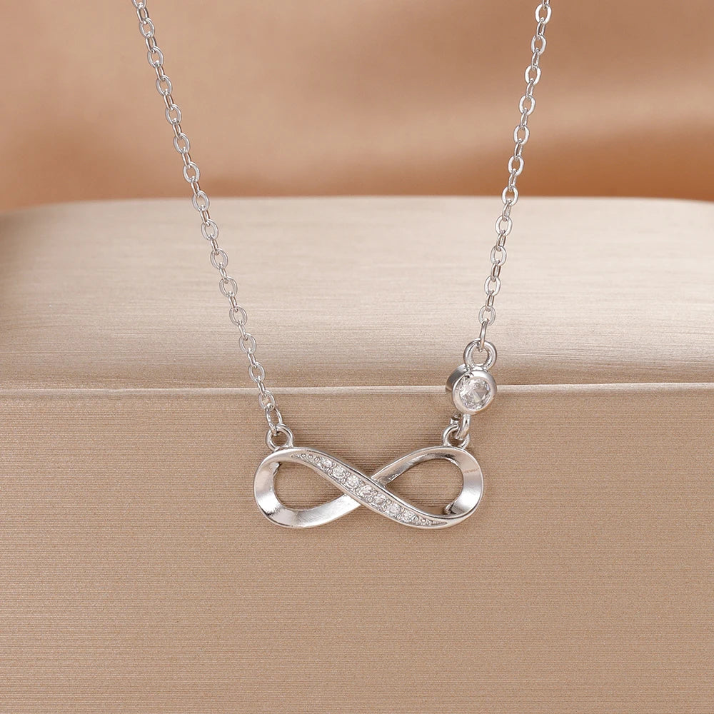 Collar Infinito de acero inoxidable con colgante de infinito para mujer..