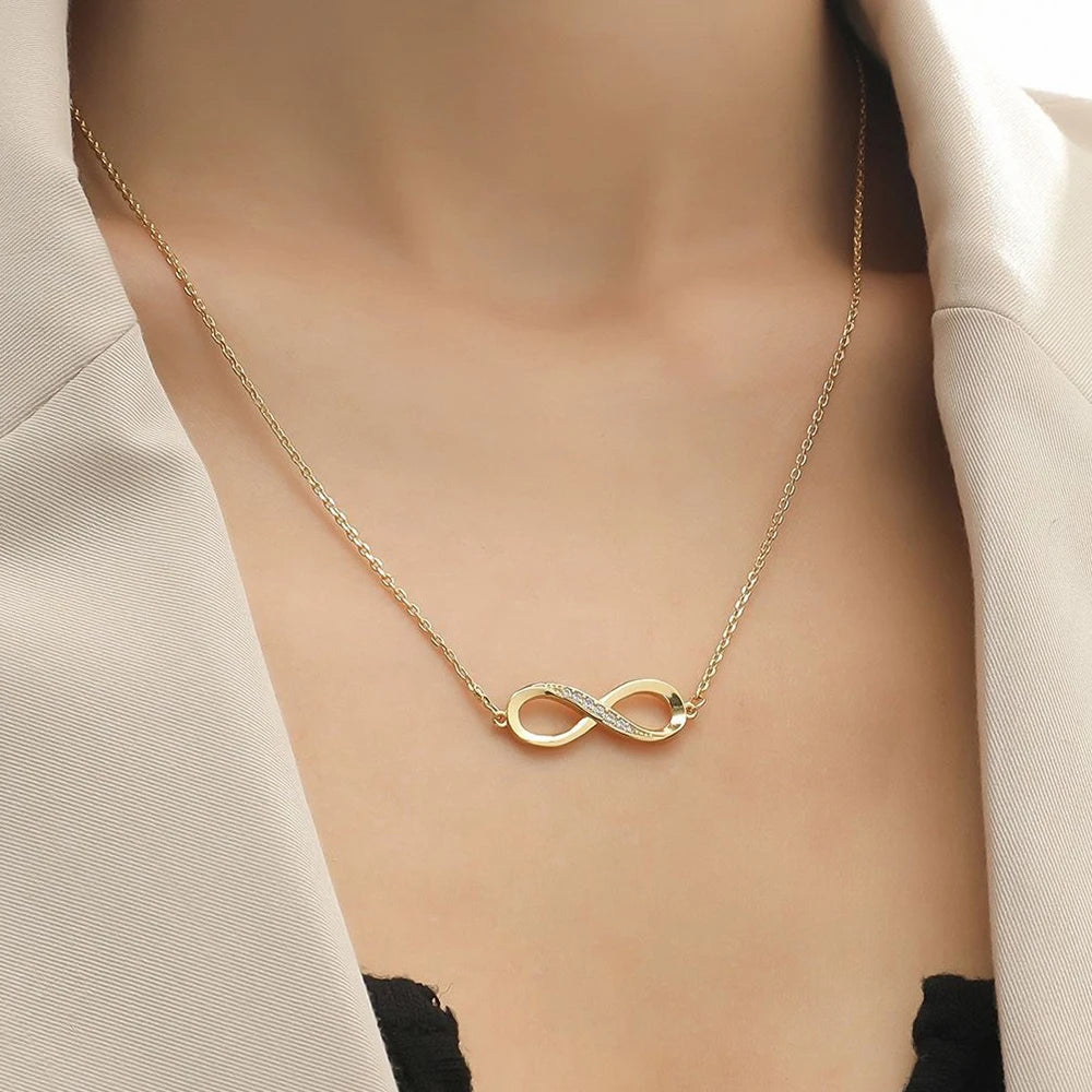 Collar Infinito de acero inoxidable con colgante de infinito para mujer..
