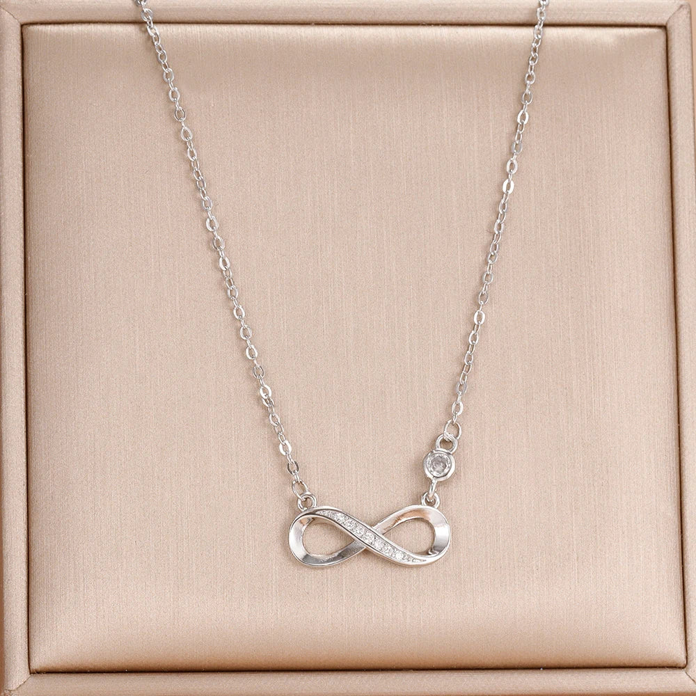 Collar Infinito de acero inoxidable con colgante de infinito para mujer..